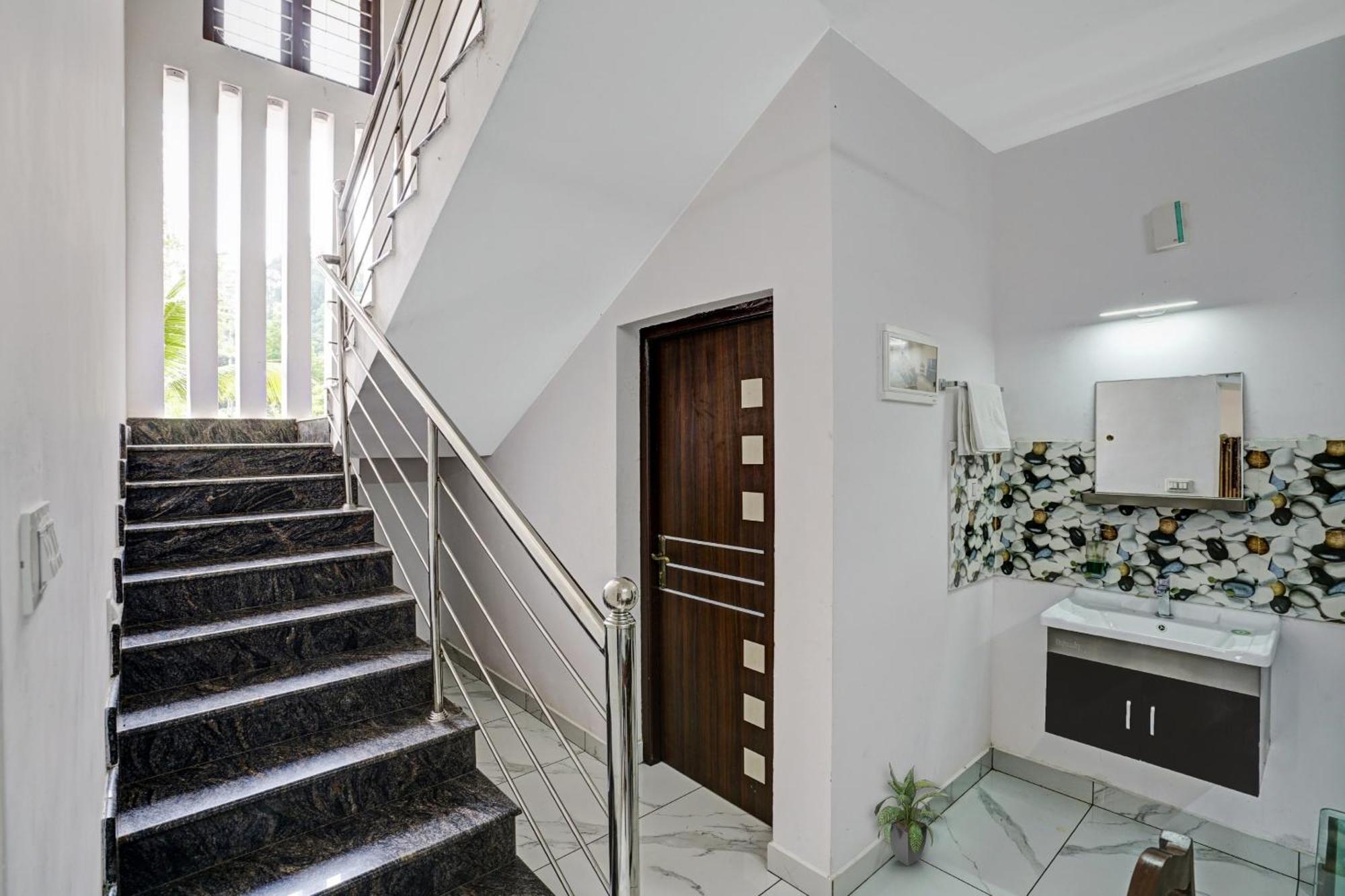 Spot On Shalom Palace Residency Neriyamangalam Esterno foto